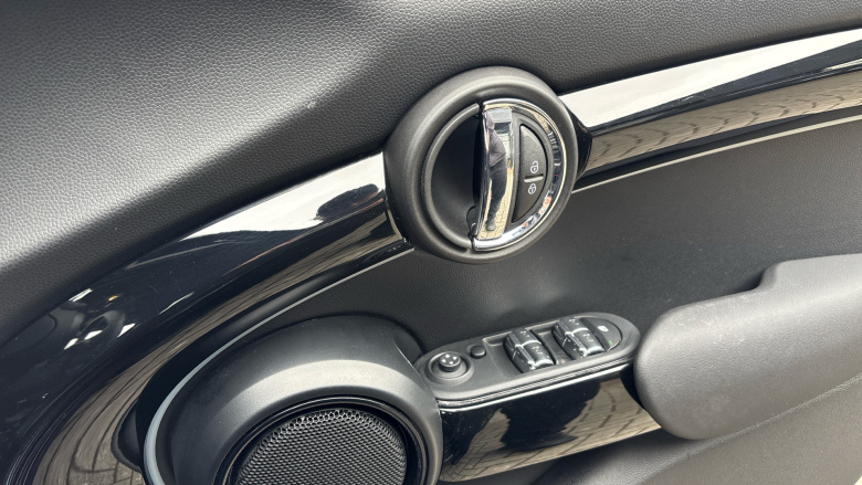 MINI Hatchback 1.5 Cooper Sport 5dr Petrol Hatchback